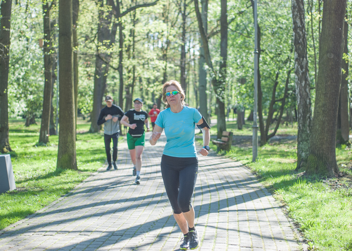 Kolejna niestandardowa odsłona spotkań biegowych parkrun za nami. Jak wyglądała edycja wielkanocna? My już wiemy i mamy sporo zdjęć!