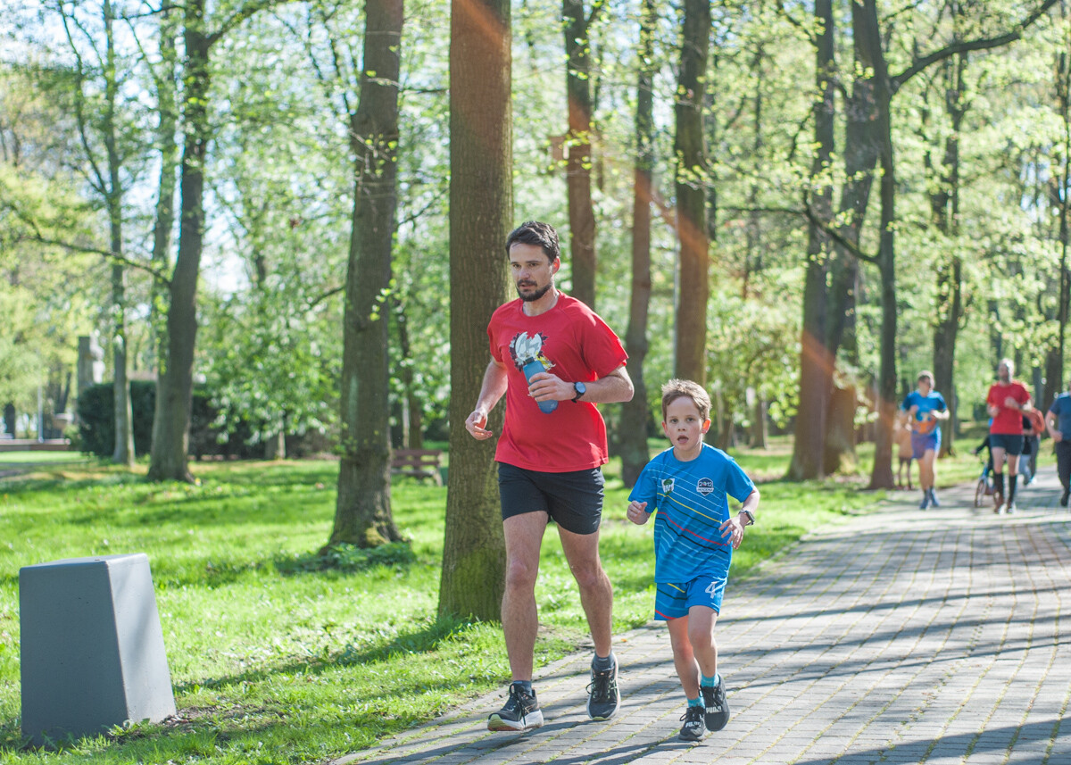Kolejna niestandardowa odsłona spotkań biegowych parkrun za nami. Jak wyglądała edycja wielkanocna? My już wiemy i mamy sporo zdjęć!