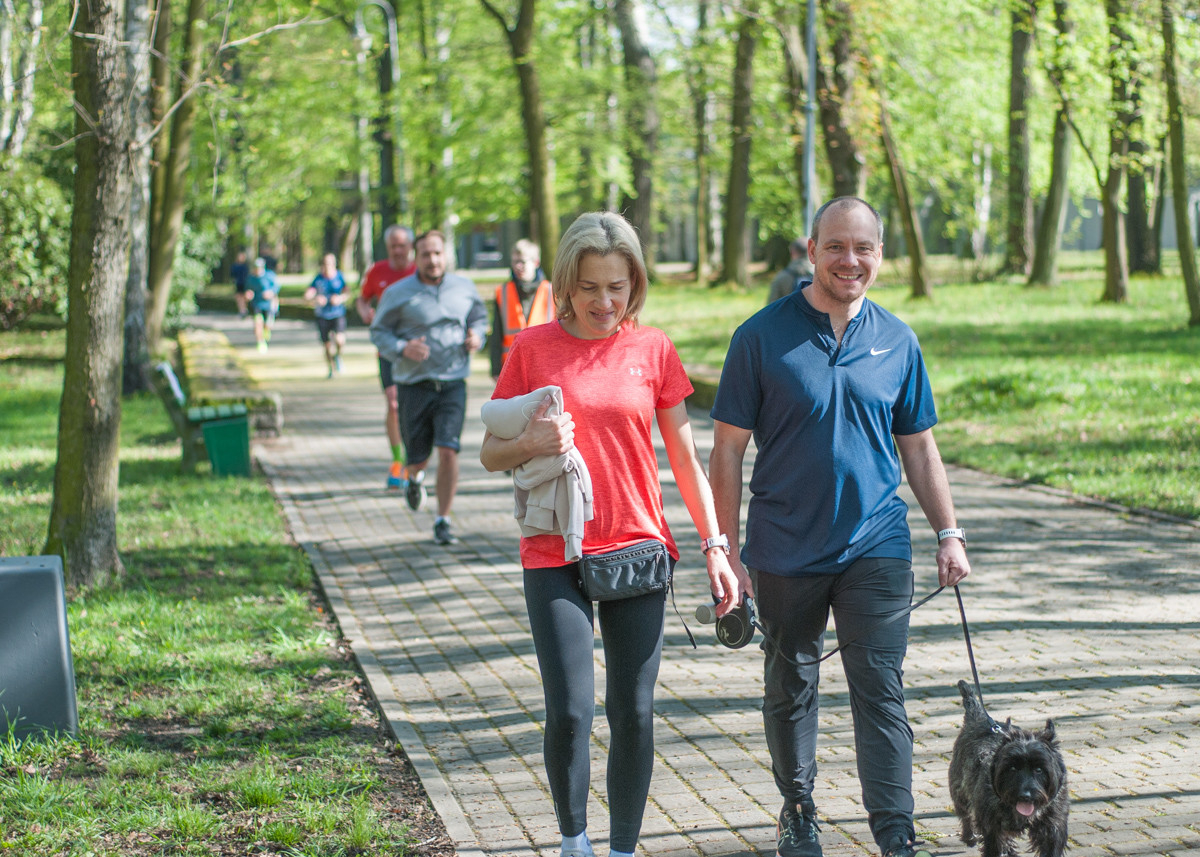 Kolejna niestandardowa odsłona spotkań biegowych parkrun za nami. Jak wyglądała edycja wielkanocna? My już wiemy i mamy sporo zdjęć!