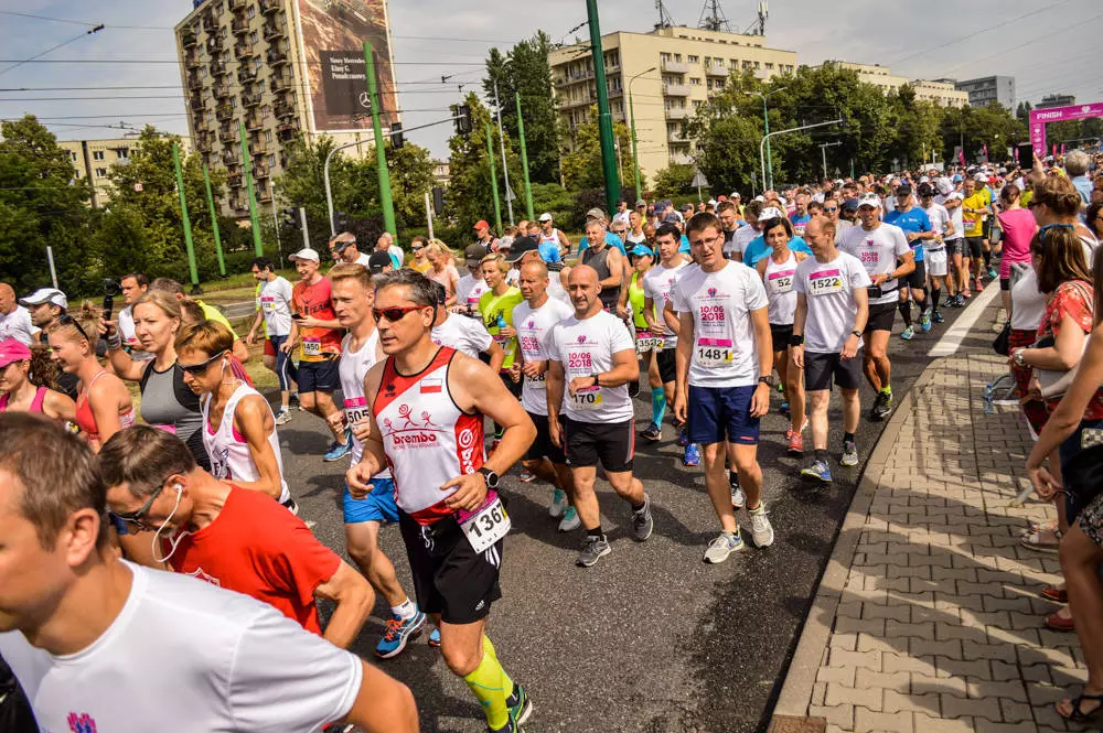 Byliśmy na starcie. Kilka tysięcy osób biegnie właśnie w półmaratonie prowadzącym ulicami Katowic. 21 kilometrów po asfalcie, w upale. Trzymamy kciuki!
