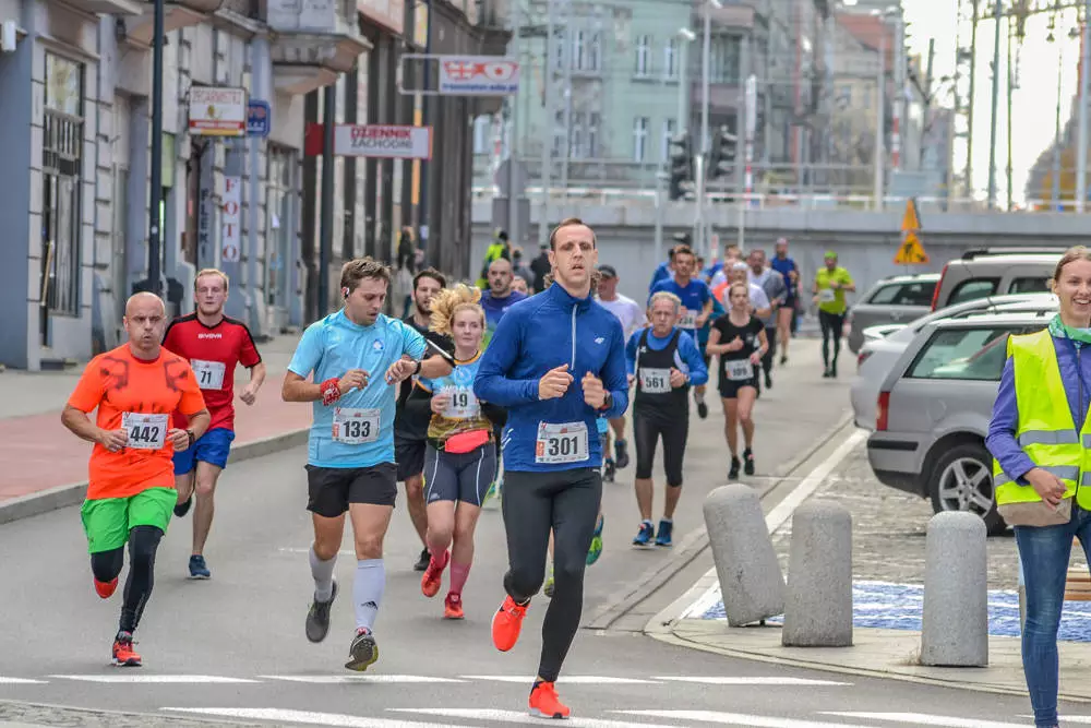 Za nami kolejny bieg Wolność na 5, kilkuset zawodników wzięło udział w zawodach przygotowanych przez III Liceum Ogólnokształcące w Katowicach i pobiegło ulicami Katowic.