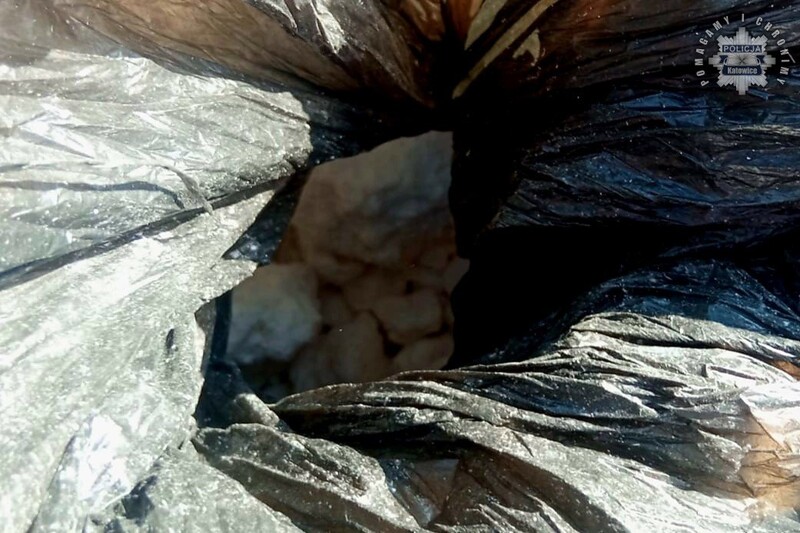Wpadka na parkingu w Sosnowcu. W aucie 1,5 kg amfetaminy