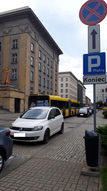 Wyzwanie Parkowanie. Strażnicy miejscy interweniowali 865 razy w tydzień /fot. Straż Miejska Katowice