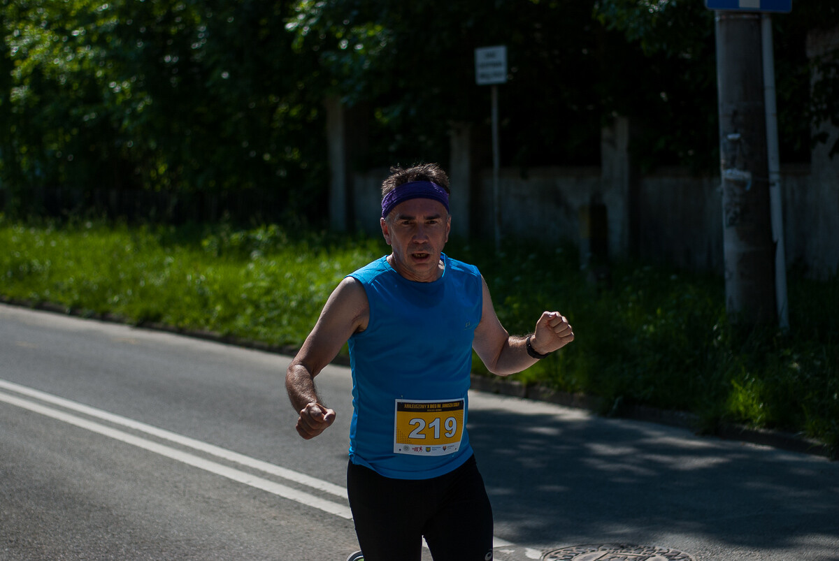 Za nami kolejna edycja, 10. już biegu imienia Janusza Sidły. Kolorowy tłum biegaczy i nordic walking pobiegło ulicami Burowca i Szopienic, aby uczcić pamięć wybitnego polskiego sportowca.