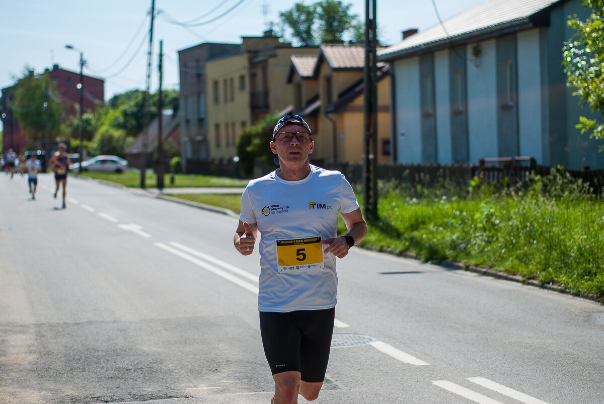 Za nami kolejna edycja, 10. już biegu imienia Janusza Sidły. Kolorowy tłum biegaczy i nordic walking pobiegło ulicami Burowca i Szopienic, aby uczcić pamięć wybitnego polskiego sportowca.