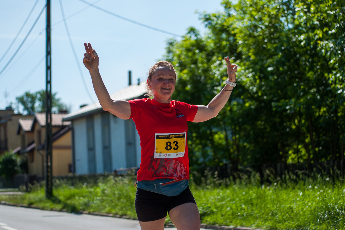 Za nami kolejna edycja, 10. już biegu imienia Janusza Sidły. Kolorowy tłum biegaczy i nordic walking pobiegło ulicami Burowca i Szopienic, aby uczcić pamięć wybitnego polskiego sportowca.
