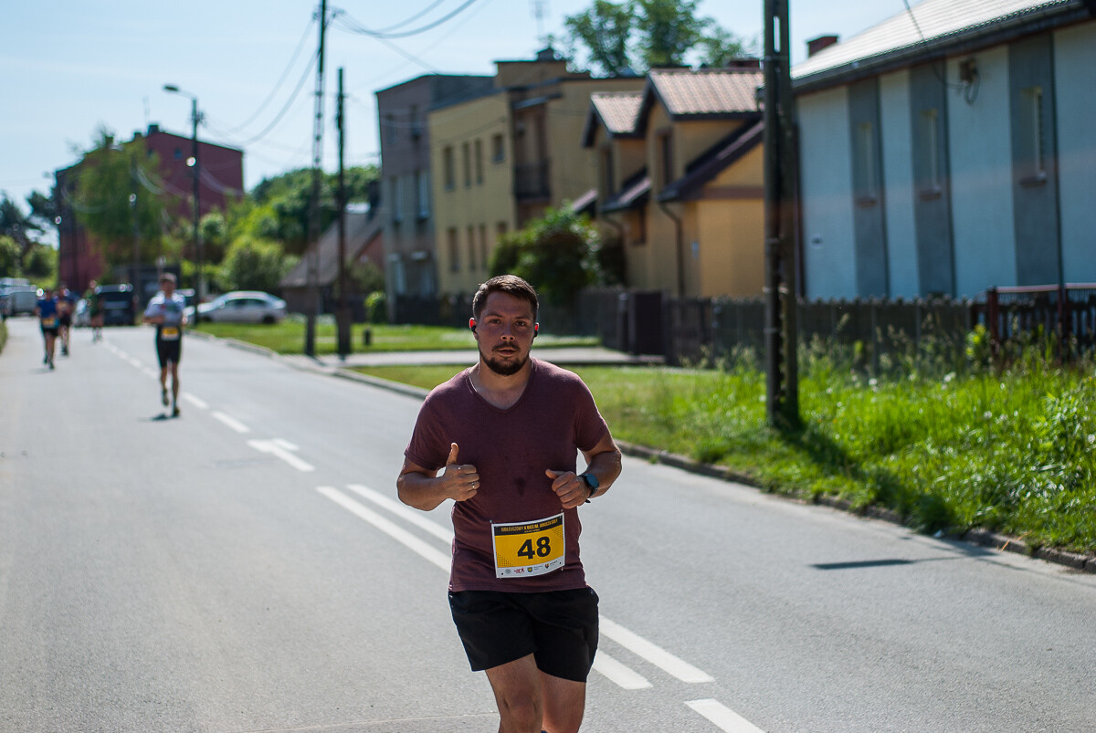 Za nami kolejna edycja, 10. już biegu imienia Janusza Sidły. Kolorowy tłum biegaczy i nordic walking pobiegło ulicami Burowca i Szopienic, aby uczcić pamięć wybitnego polskiego sportowca.