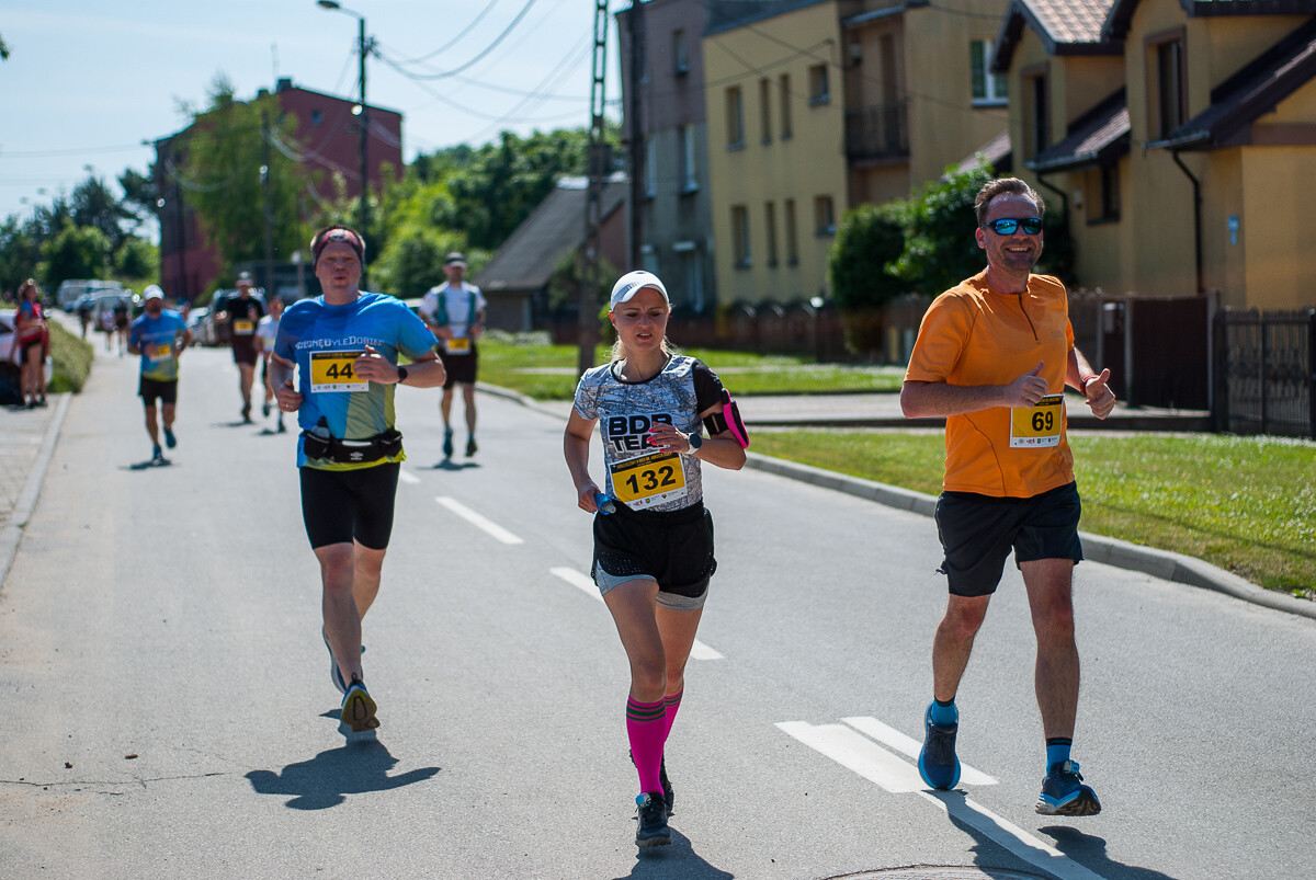 Za nami kolejna edycja, 10. już biegu imienia Janusza Sidły. Kolorowy tłum biegaczy i nordic walking pobiegło ulicami Burowca i Szopienic, aby uczcić pamięć wybitnego polskiego sportowca.