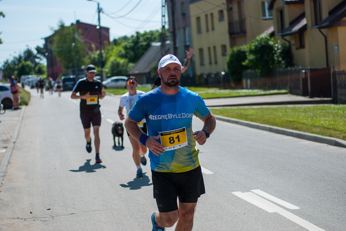 Za nami kolejna edycja, 10. już biegu imienia Janusza Sidły. Kolorowy tłum biegaczy i nordic walking pobiegło ulicami Burowca i Szopienic, aby uczcić pamięć wybitnego polskiego sportowca.