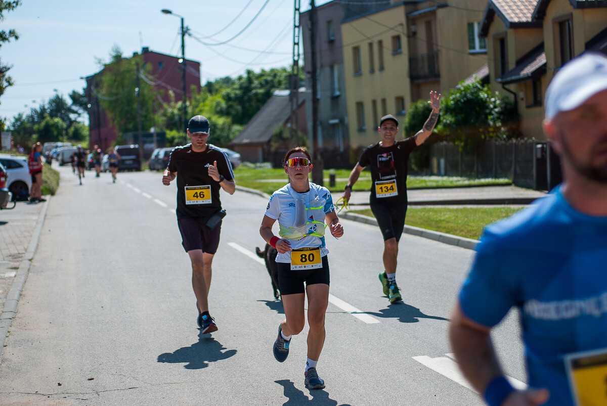 Za nami kolejna edycja, 10. już biegu imienia Janusza Sidły. Kolorowy tłum biegaczy i nordic walking pobiegło ulicami Burowca i Szopienic, aby uczcić pamięć wybitnego polskiego sportowca.