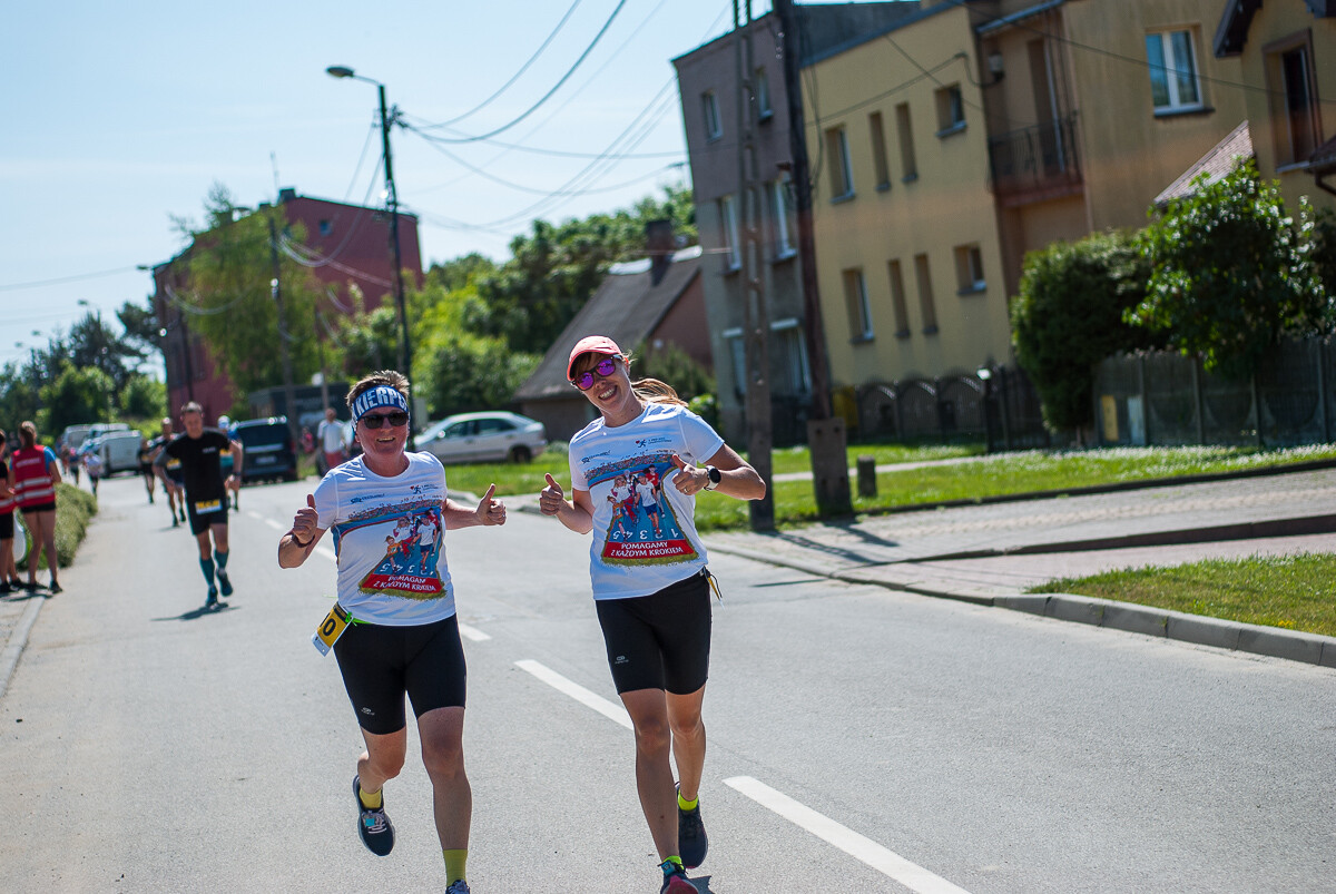 Za nami kolejna edycja, 10. już biegu imienia Janusza Sidły. Kolorowy tłum biegaczy i nordic walking pobiegło ulicami Burowca i Szopienic, aby uczcić pamięć wybitnego polskiego sportowca.