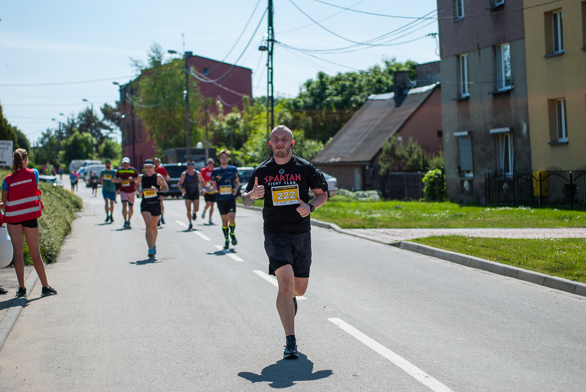 Za nami kolejna edycja, 10. już biegu imienia Janusza Sidły. Kolorowy tłum biegaczy i nordic walking pobiegło ulicami Burowca i Szopienic, aby uczcić pamięć wybitnego polskiego sportowca.