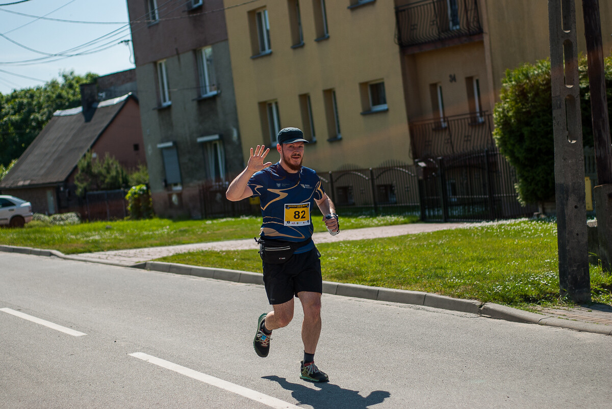 Za nami kolejna edycja, 10. już biegu imienia Janusza Sidły. Kolorowy tłum biegaczy i nordic walking pobiegło ulicami Burowca i Szopienic, aby uczcić pamięć wybitnego polskiego sportowca.