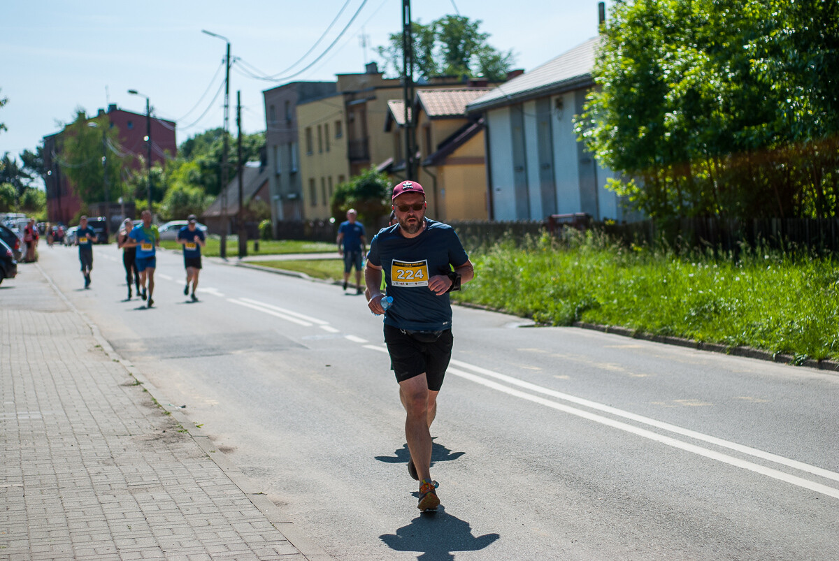 Za nami kolejna edycja, 10. już biegu imienia Janusza Sidły. Kolorowy tłum biegaczy i nordic walking pobiegło ulicami Burowca i Szopienic, aby uczcić pamięć wybitnego polskiego sportowca.