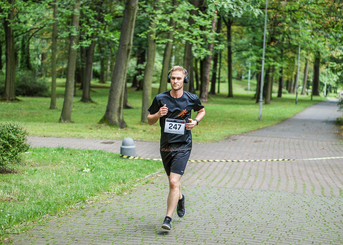 Park imienia Tadeusza Kościuszki w Katowicach dzisiaj opanowali biegacze, o godzinie 9:00 odbył się kolejny park run, a chwilę później, kolejna edycja Biegu do Słońca o puchar prezesa KSM. Też tam byliśmy.