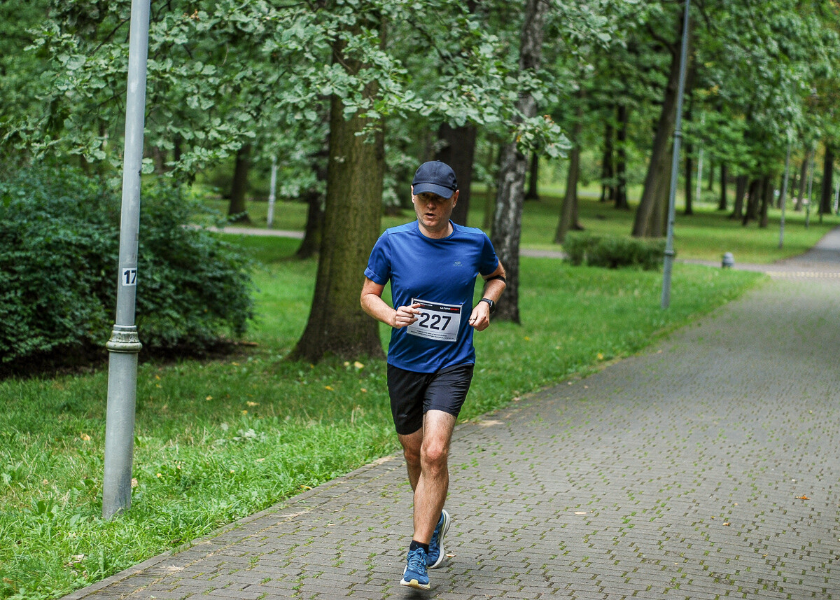 Park imienia Tadeusza Kościuszki w Katowicach dzisiaj opanowali biegacze, o godzinie 9:00 odbył się kolejny park run, a chwilę później, kolejna edycja Biegu do Słońca o puchar prezesa KSM. Też tam byliśmy.